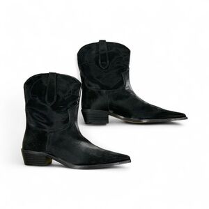 Elegant Black Heeled Boots